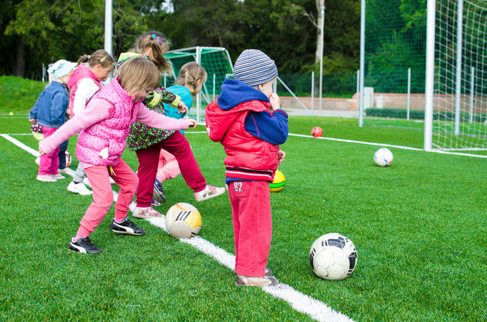 Podpora kreativity dětí podle Montessori: domácí výtvarný koutek a smyslové hry