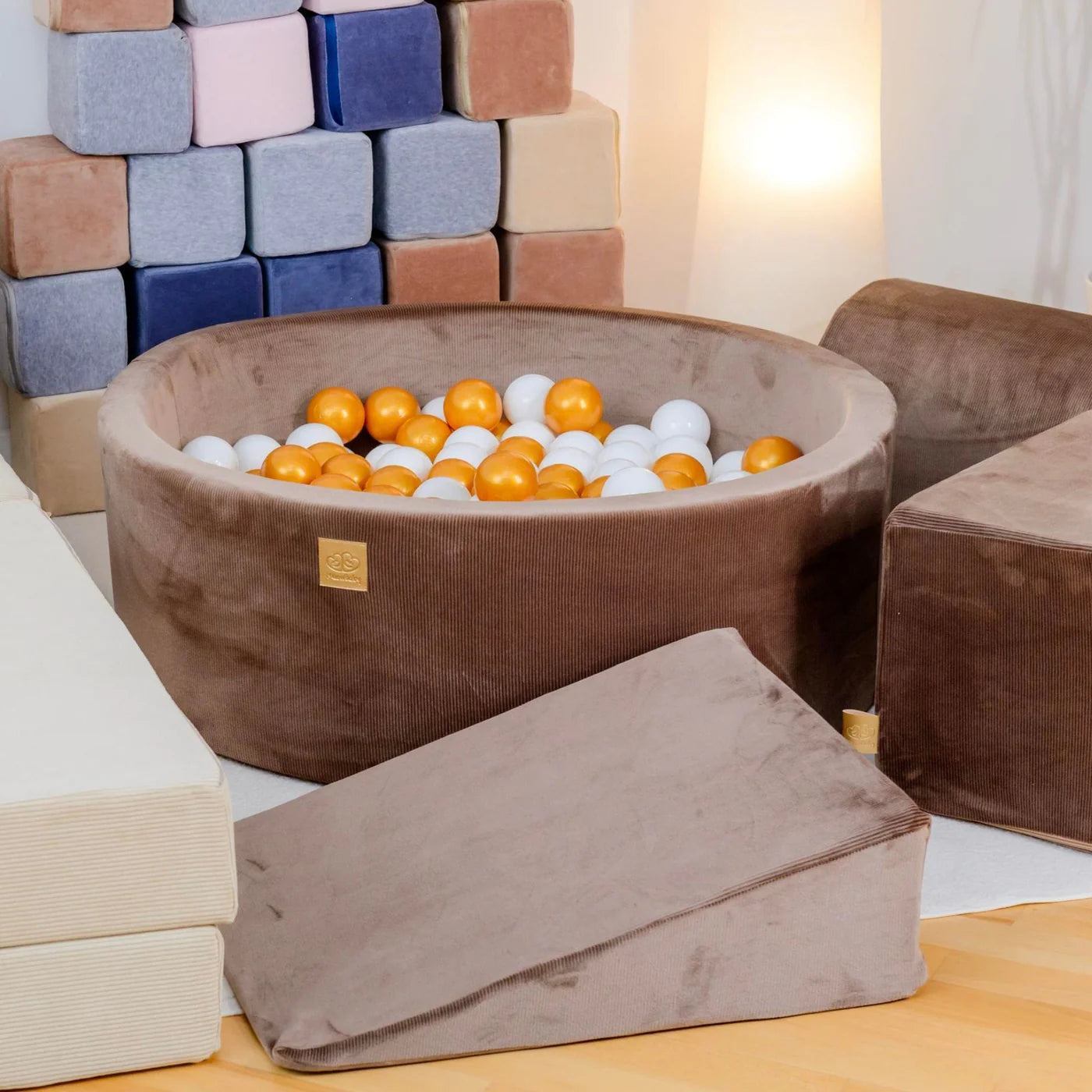 Meowbaby® Suchý Bazének s 200 bílými a měděnými míčky - 90x30cm - Aesthetic Brown