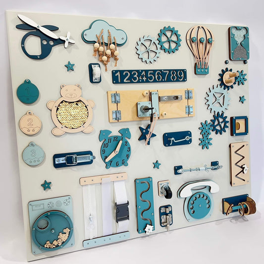 Velký activity board na zeď pro učení BusyBunnyToys 60 × 70 cm, petrolejové provedení, pohled z boku