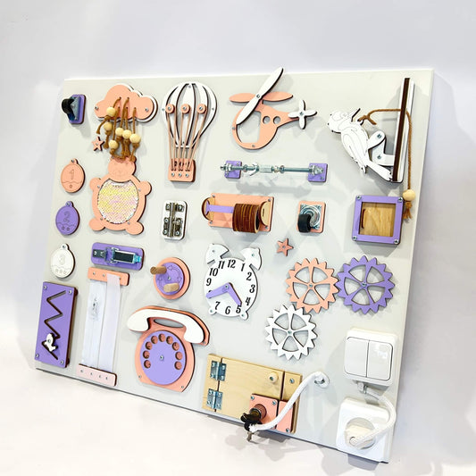Activity board na zeď BusyBunnyToys 50 × 60 cm, růžovo-fialové provedení