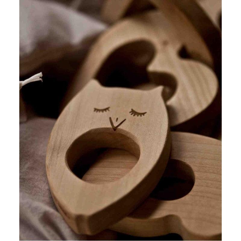 Dřevěné kousátko Wooden Story ve tvaru tučňáka z javorového dřeva – pohled 4