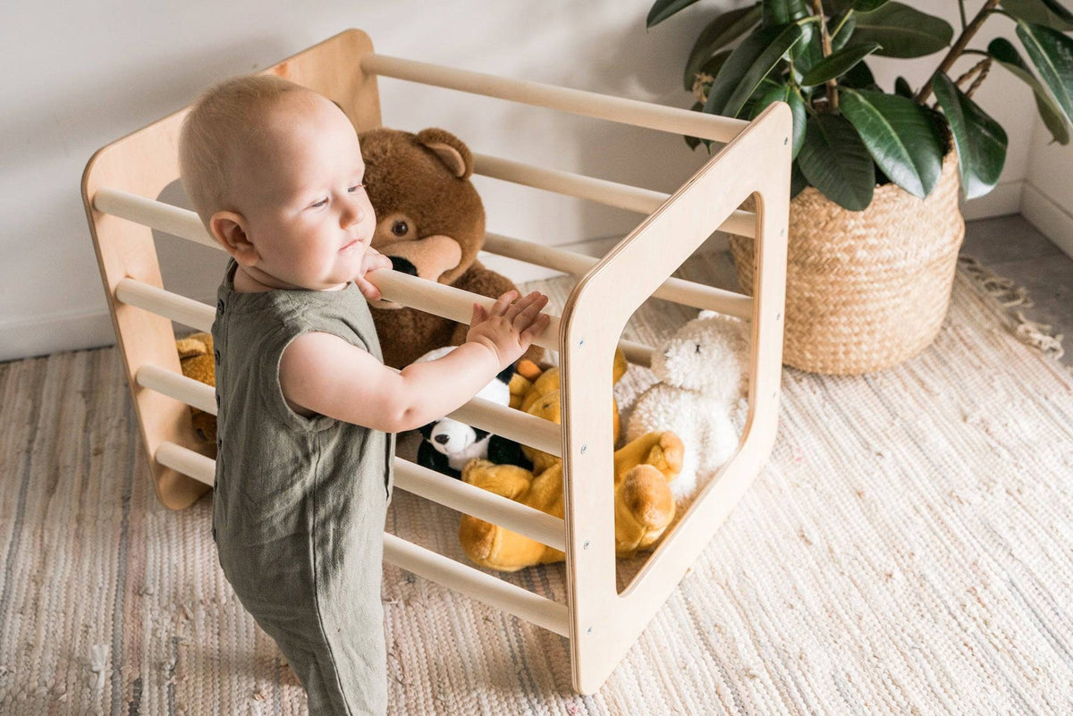 Ewart Woods – kladiny, kruhy, lezecí kostka a hrazdička