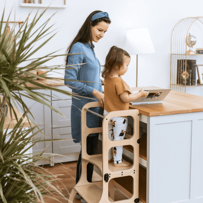 STEP’n’SIT® Montessori učící věž a stolek 2v1 - Přírodní Dřevo