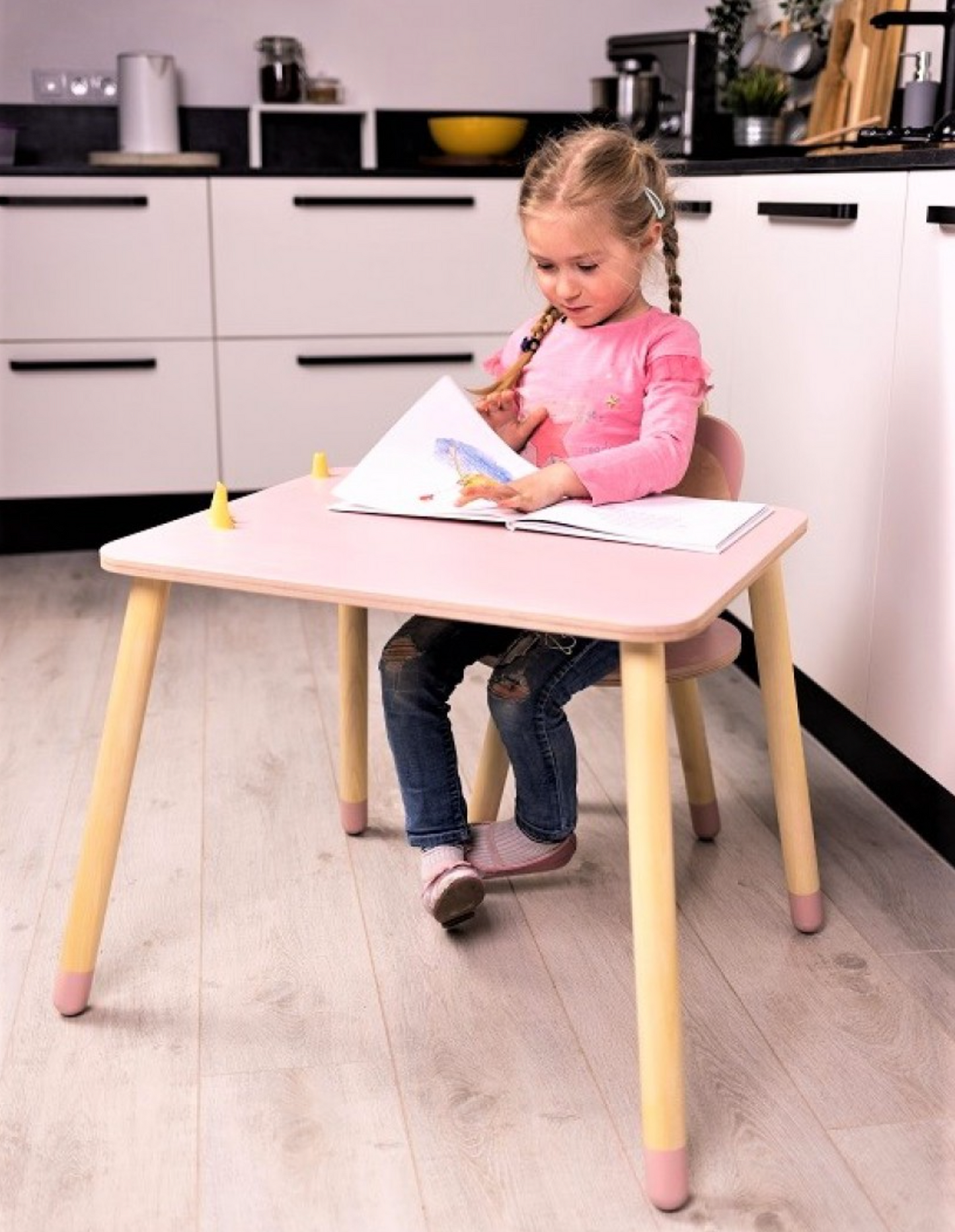 Stoleček "Králíček" pro děti – montessori stůl z březové překližky