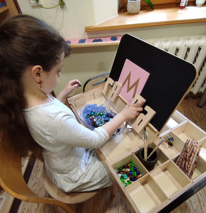 Montessori set – výškově nastavitelný stůl a židle Julle – Mint Green