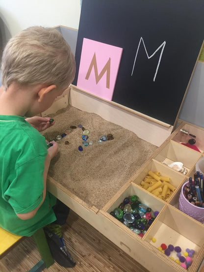 Montessori set – výškově nastavitelný stůl a židle Luula – Mint Green