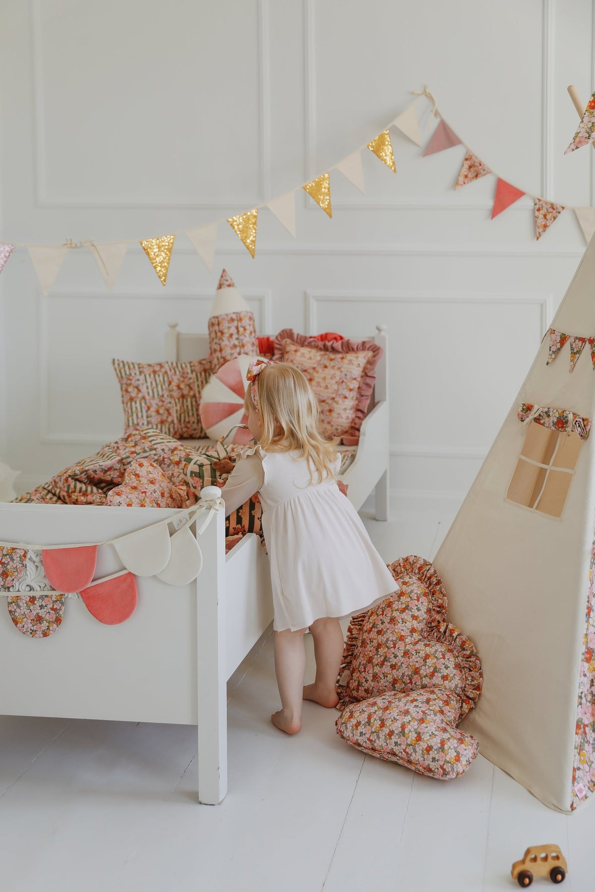 Látková girlanda moi mili Birthday in Garden, 9 bavlněných vlaječek, délka 2,2 m – fotografie 4
