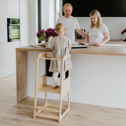 Montessori učící věž s tabulí – samostatnost a kreativita v kuchyni