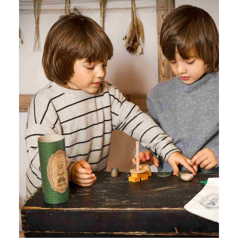 Skládací figurka LALA Wooden Story v modré variantě, dřevěné kostky na tyčce – pohled 8