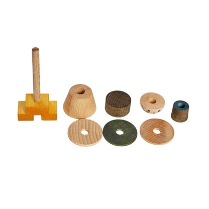 Skládací figurka LALA Wooden Story v zelené variantě, kostky různých tvarů na tyčce – pohled 2