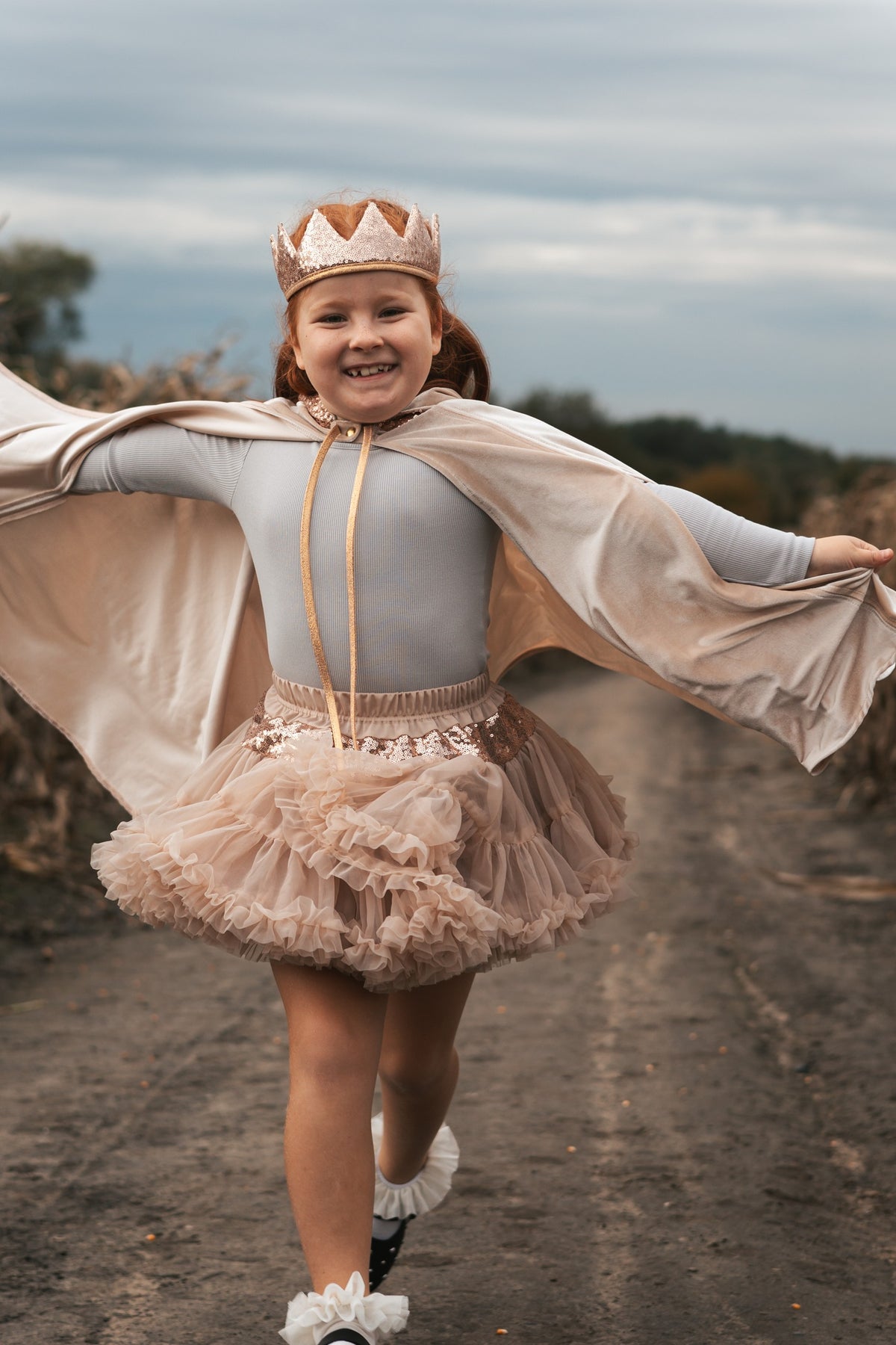Krémová dětská pelerína s kapucí moi mili Cream Pearl, lesklý velur, kapuce 33 cm – fotografie 4