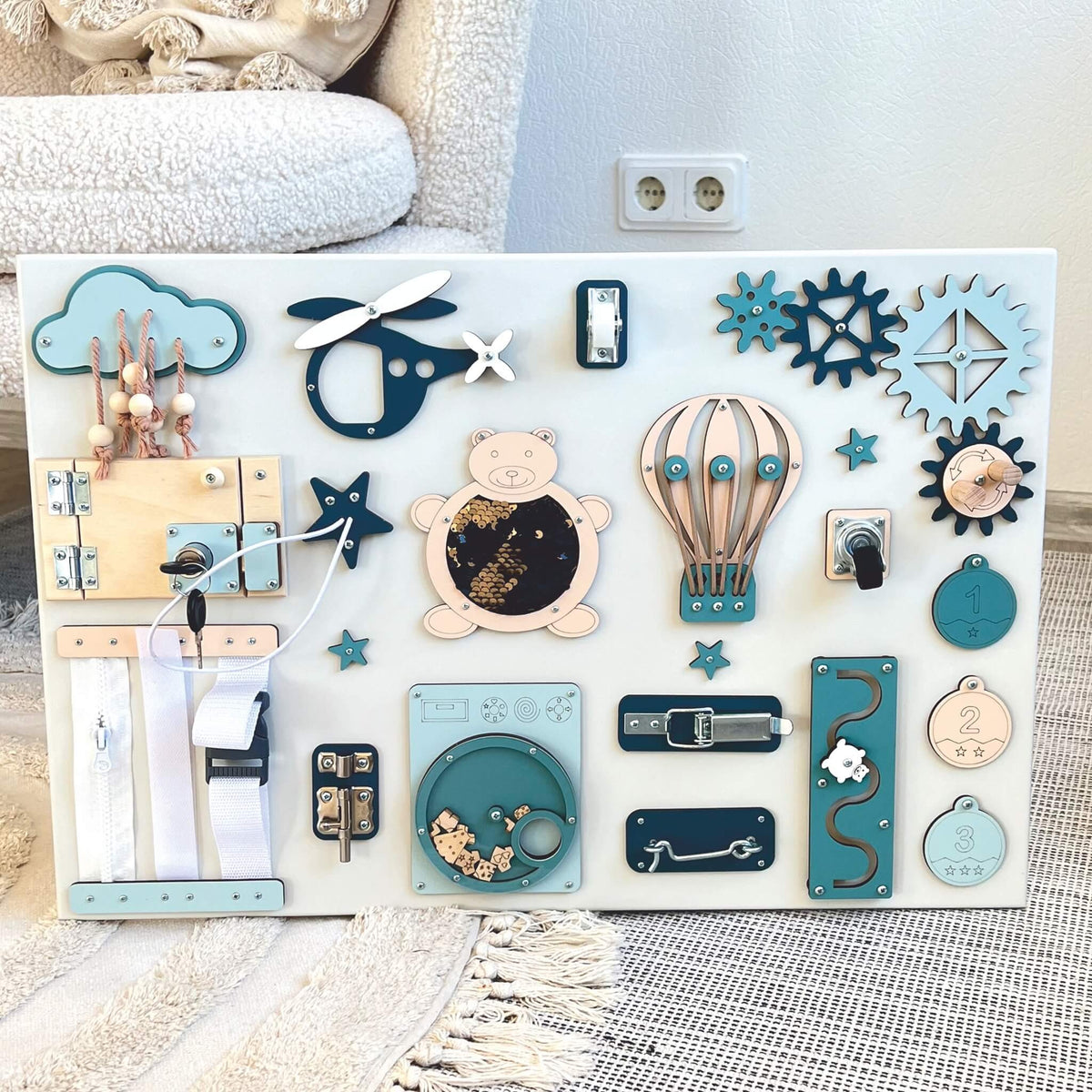 Montessori activity board na zeď BusyBunnyToys 40 × 60 cm, petrolejové provedení