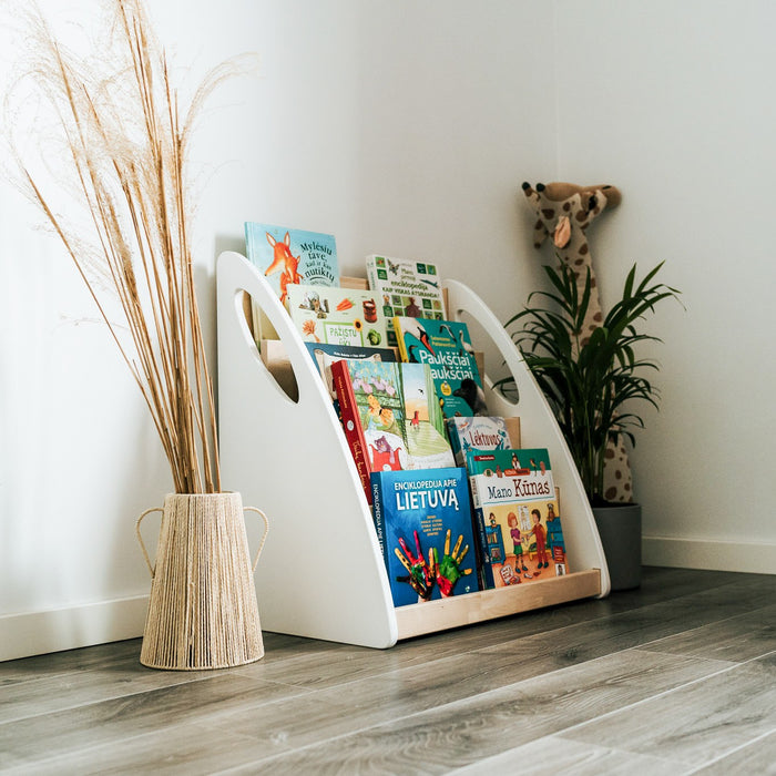 Dětská Montessori knihovna s čelními policemi z břízy One Little Pine – 66 cm