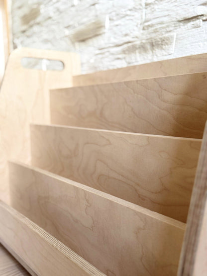 Montessori knihovna – 4 patra předních polic