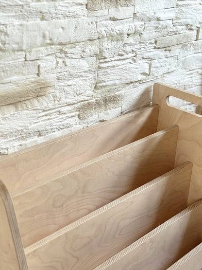 Montessori knihovna – 4 patra předních polic