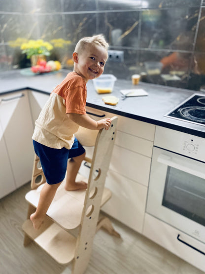 Montessori učící věž a jídelní židlička Louis