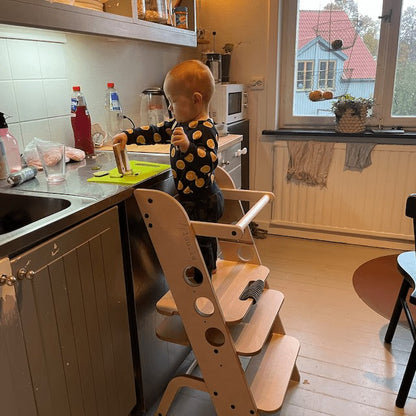 Montessori učící věž a jídelní židlička Louis