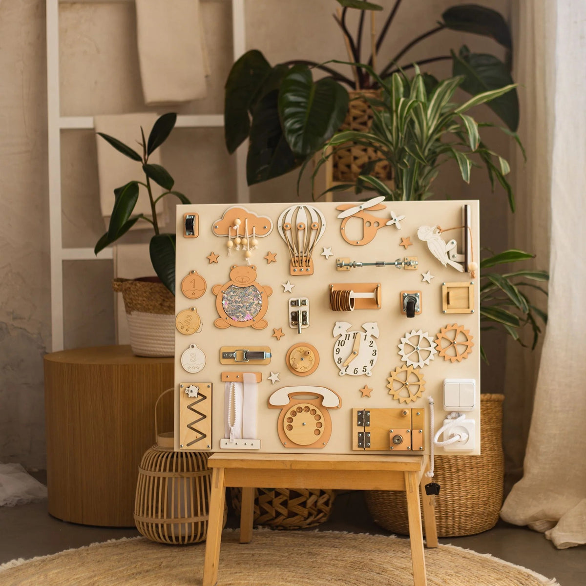 Activity board na zeď BusyBunnyToys 50 × 60 cm, béžové provedení – fotka 8