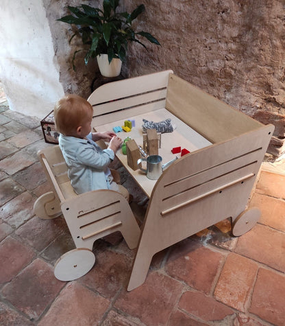 Montessori set – výškově nastavitelný stůl a židle „Wagon Wheel“