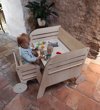 Montessori set – výškově nastavitelný stůl a židle „Wagon Wheel“