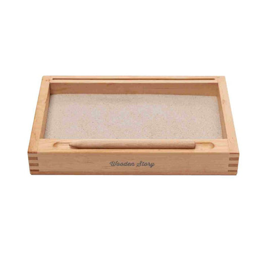 Malý Montessori pískový tác Wooden Story s držákem kartiček a dřevěnou tužkou