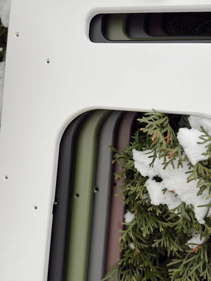 Přenosná dětská mycí stanice OakHill s kulatým dřevěným víkem a smaltovanou miskou Ø 24 cm – pohled 12