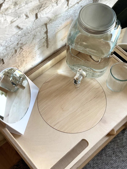 Přenosná dětská mycí stanice OakHill s kulatým dřevěným víkem a smaltovanou miskou Ø 24 cm – pohled 7