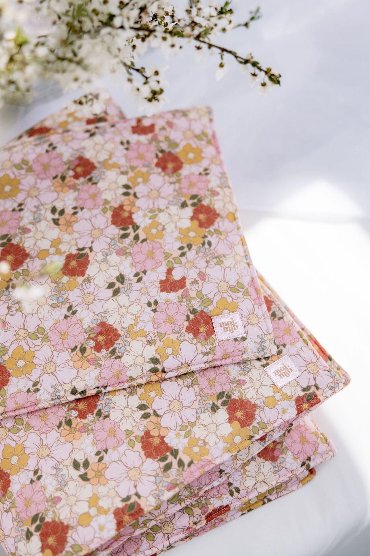 Mušelínová deka do kočárku s polštářkem moi mili, květinový potisk Spring Garden