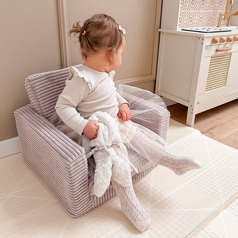 Rozkládací dětské křesílko 2v1 Plush Nest CUBIE Mini z béžového manšestru, složené i rozložené – fotografie 3