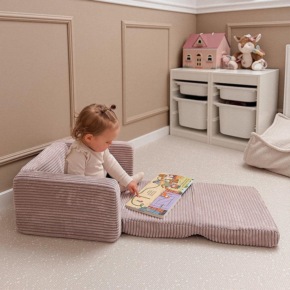 Rozkládací dětské křesílko 2v1 Plush Nest CUBIE Mini z béžového manšestru, složené i rozložené – fotografie 2