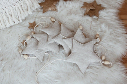 Lněná girlanda moi mili Sand Star Dust se šesti pískovými hvězdami 15 × 15 cm, délka 3 m