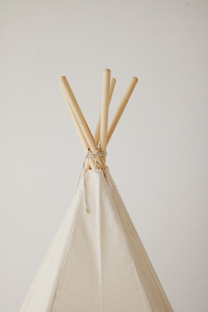 Béžové teepee do dětského pokoje moi mili z bavlny, s okénkem a látkovou záclonkou – fotografie 6