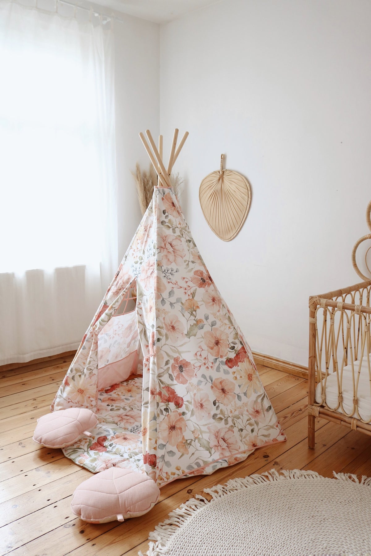 Teepee pro děti Flower Power moi mili s ručně malovanými květinami a okénkem se záclonkou – fotografie 8