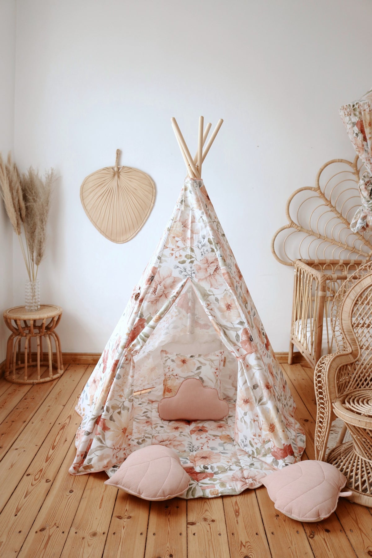 Teepee pro děti Flower Power moi mili s ručně malovanými květinami a okénkem se záclonkou – fotografie 7