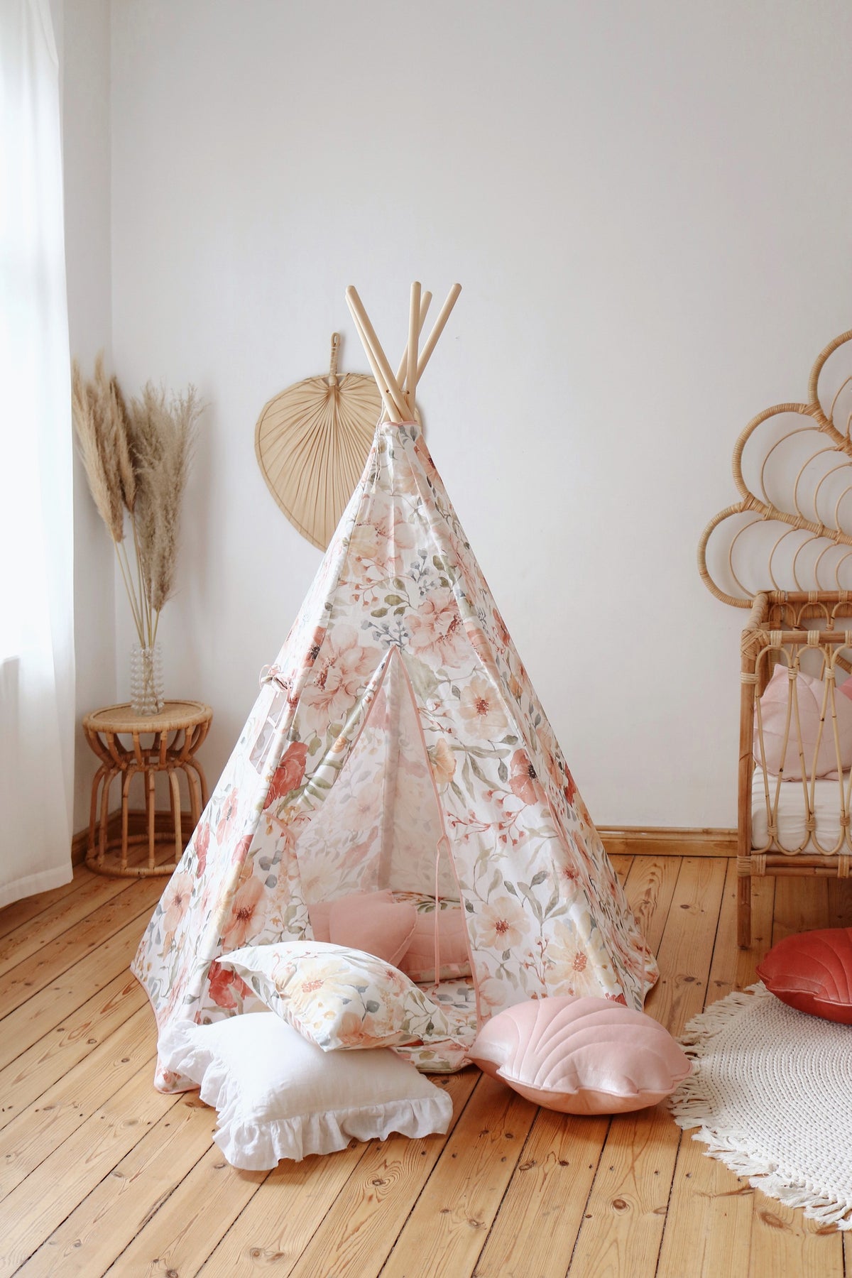 Teepee pro děti Flower Power moi mili s ručně malovanými květinami a okénkem se záclonkou – fotografie 2