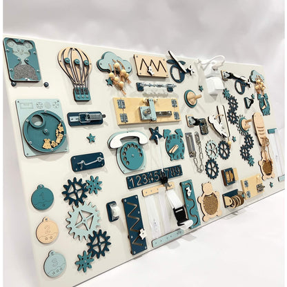 Dvoudílný activity board na zeď BusyBunnyToys 60 × 80 + 60 × 39 cm, petrolejové provedení, pohled z boku
