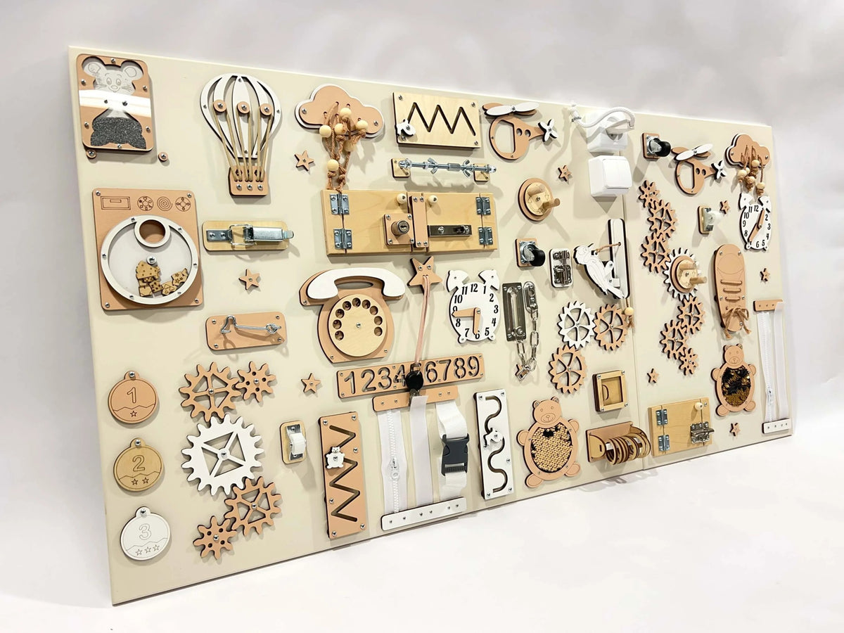 Dvoudílný activity board na zeď BusyBunnyToys 60 × 80 + 60 × 39 cm, béžové provedení, pohled z boku