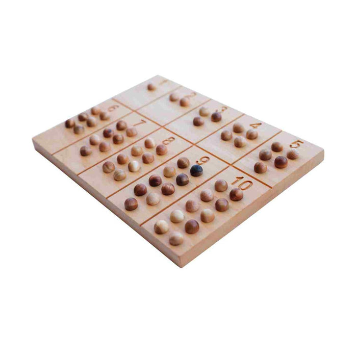 Dřevěná tabulka s čísly Wooden Story – obtahování číslic