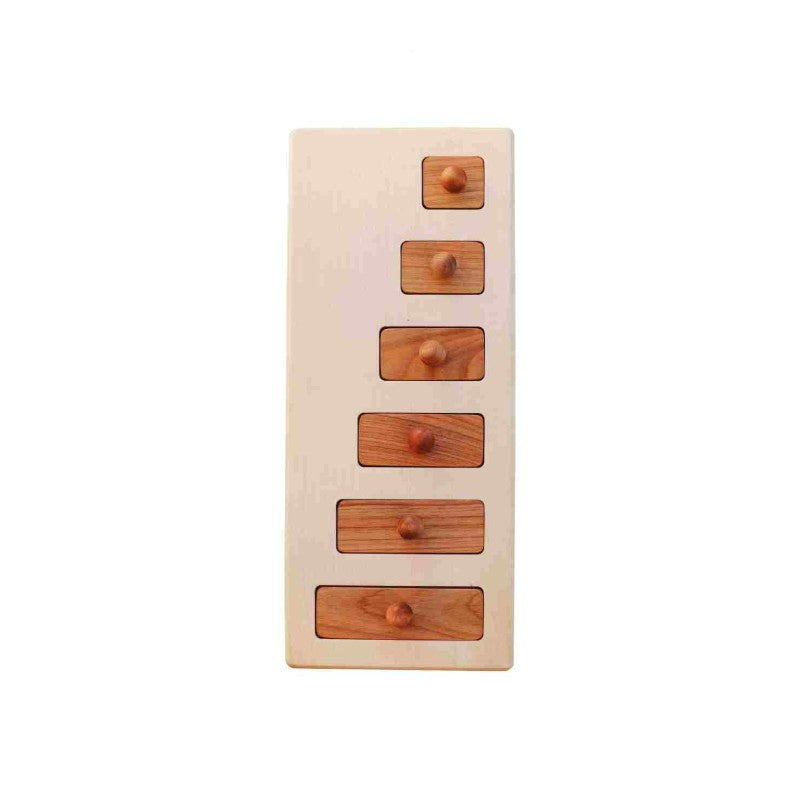 Dřevěná vkládačka s úchyty Wooden Story, dílky odstupňované podle délky – pohled 2