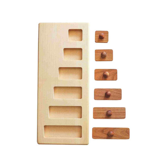 Dřevěná vkládačka s úchyty Wooden Story, dílky odstupňované podle délky