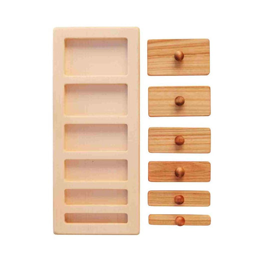Dřevěná vkládačka s úchyty Wooden Story, dílky odstupňované podle šířky