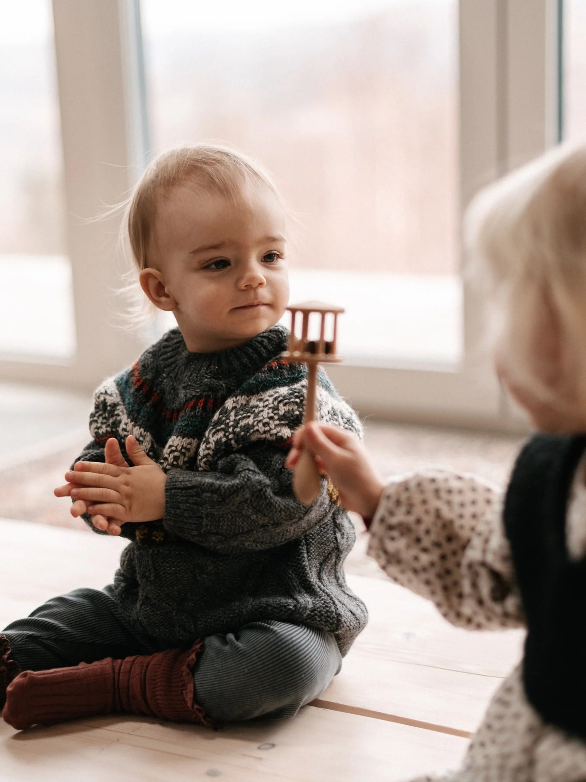 Dřevěné chrastítko s rukojetí Wooden Story Lelek – pohled 11