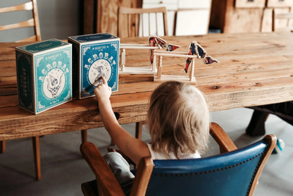 Dřevěný akrobat Wooden Story, postavička dívky na hrazdě – pohled 6