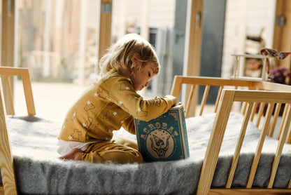 Dřevěný akrobat Wooden Story, postavička dívky na hrazdě – pohled 3