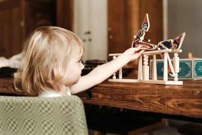 Dřevěný akrobat Wooden Story, postavička dívky na hrazdě – pohled 7