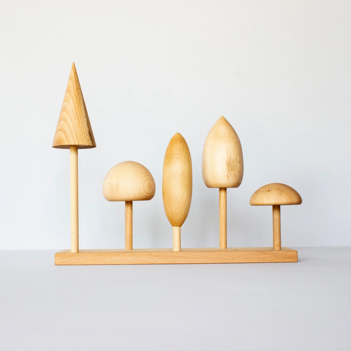 Dřevěná skládačka stromy Wooden Story s vyměnitelnými korunami a kmeny – pohled 3